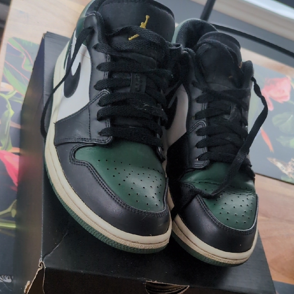 Nike Men's Black and Green Sneakers
